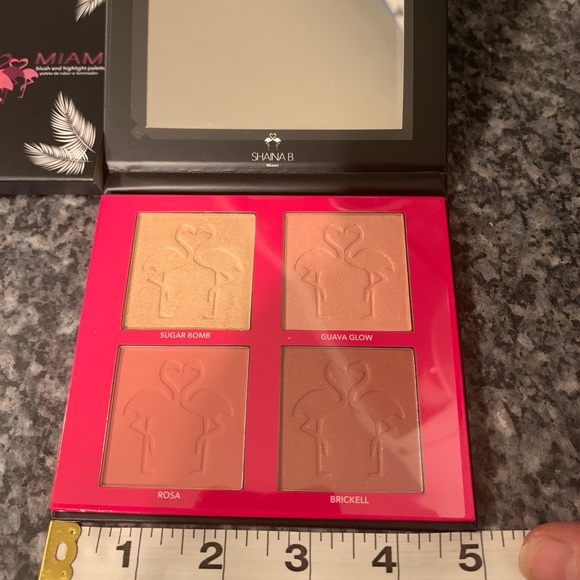 Shania B Miami blush and highlight palette - Picture 1 of 5